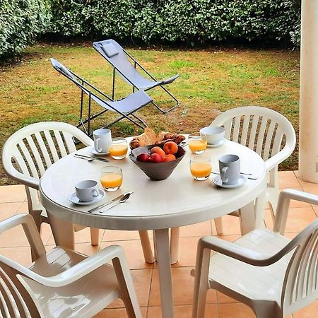 Chez Ced Et Laeti, Appartement Prive Avec Jardin Et Terrasse Dans Residence L'Estuaire Muni D'Une Piscine Couverte Et Aire De Jeu, Linge De Lit Et De Salle D'Eau Ainsi Que Tele, Compris Dans Le Tarif Profitez A Fond De Notre Belle Region Le Verdon-sur-Mer Luaran gambar