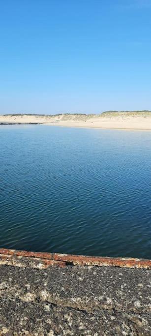 Chez Ced Et Laeti, Appartement Prive Avec Jardin Et Terrasse Dans Residence L'Estuaire Muni D'Une Piscine Couverte Et Aire De Jeu, Linge De Lit Et De Salle D'Eau Ainsi Que Tele, Compris Dans Le Tarif Profitez A Fond De Notre Belle Region Le Verdon-sur-Mer Luaran gambar