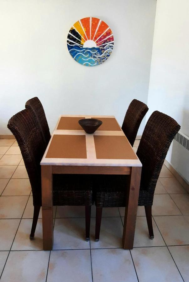 Chez Ced Et Laeti, Appartement Prive Avec Jardin Et Terrasse Dans Residence L'Estuaire Muni D'Une Piscine Couverte Et Aire De Jeu, Linge De Lit Et De Salle D'Eau Ainsi Que Tele, Compris Dans Le Tarif Profitez A Fond De Notre Belle Region Le Verdon-sur-Mer Luaran gambar